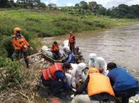Sampan Terbalik, Dani Warga Cimalang Cianjur Tenggelam di Sungai Citarum Pada Siang Tadi