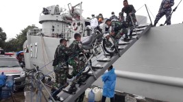 TNI AL Bergerak Cepat Membawa Bantuan untuk Korban Bencana di NTT