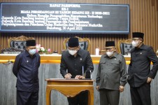 Tok! Perda Kawasan Tanpa Rokok di Kota Bandung Disahkan