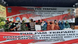 TP PKK, Dharma Wanita dan Kwarran Kecamatan Kalipucang Bagikan Nasi Box dan Takjil