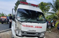 Sopir Pick Up Kabur Setelah Bertabrakan dengan Mobil Ambulans Pembawa Jenazah  Milik RSUD Pandega Pangandaran 
