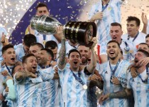 Messi Dedikasikan Kemenangan Argentina dalam Copa Amerika untuk Keluarga, Negara dan Maradona