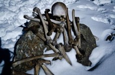 Seram! Skeleton Lake Danau Roopkund yang Dipenuhi Tulang Belulang Manusia