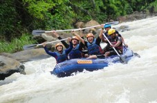 Rafting Citarik, Wisata Mengarungi Sungai di Sukabumi