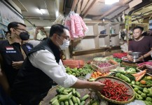 Cek Harga ke Pasar Tradisional, Pastikan Harga Sembako Stabil   