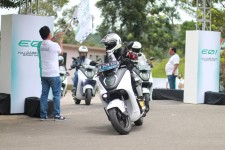 Bedah Kecanggihan Kendaraan Listrik Yamaha E01 yang Resmi Mengaspal di Indonesia   