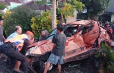 Innalillahi ! Tiga Orang Meninggal Satu Orang Kritis, KA Serayu Tabrak Mobil di Tasikmalaya 