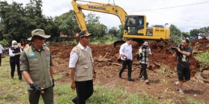 Kepala BNPB Tinjau Tempat Relokasi Warga Terdampak Gempa Cianjur