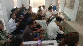 Ganjar Pranowo Berziarah ke Makam Syekh Abdul Muhyi Pamijahan