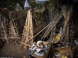 Menilik Desa Mistis Pemakaman Terbuka Trunyan