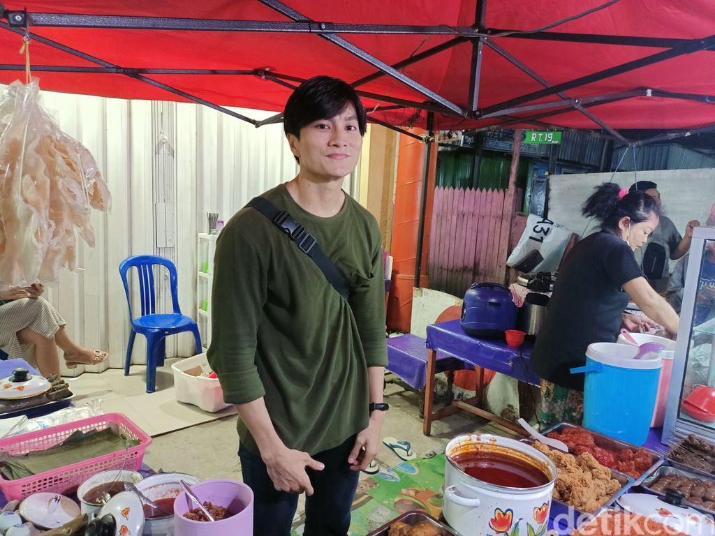 Penjual Nasi Kuning Mirip Lee Min Ho Jadi Viral, Bahkan Ada yang Ngajak Nikah Hingga Ngajak Tidur Bareng