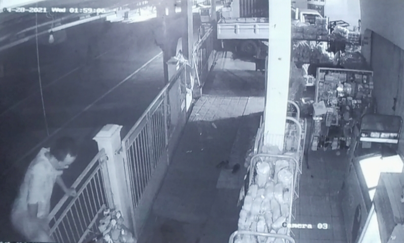 Pencurian Uang Kotak Amal Masjid di Pangandaran Terekam Kamera CCTV