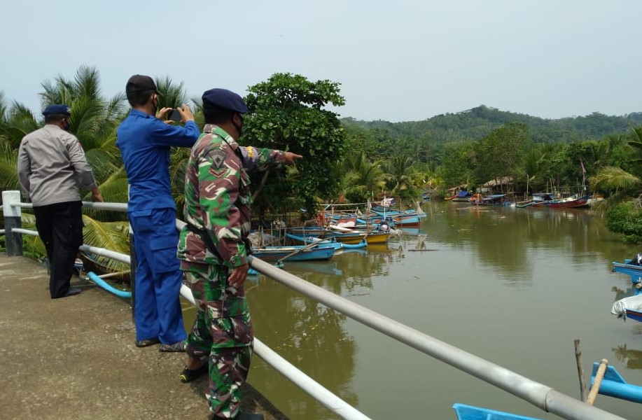 Tim SAR Gabungan Lakukan Pencarian Nelayan Umang yang Tenggelam di Sungai Ciseel