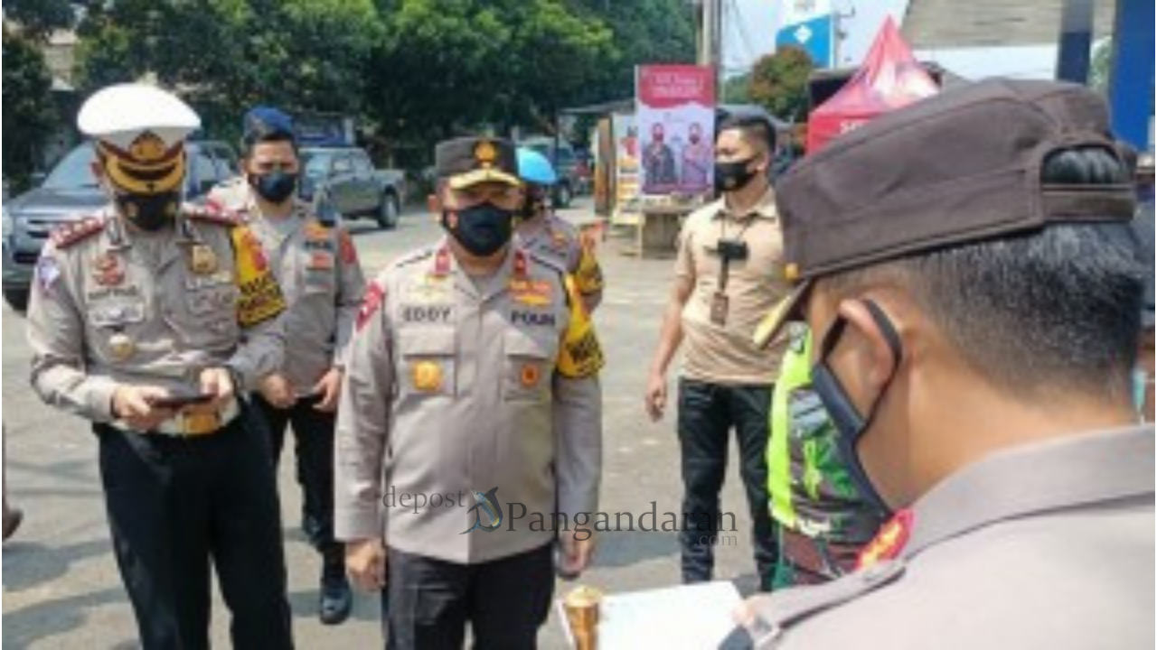 Wakapolda Jabar Pantau Posko Penyekatan di Cibenda Sukabumi