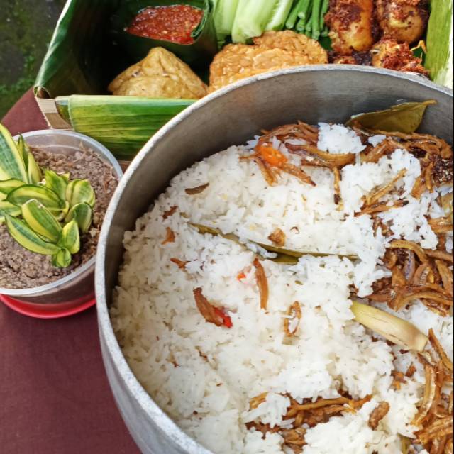 Makanan Enak, Cara Membuat Nasi Liwet Sunda Rice Cooker Komplit Sederhana