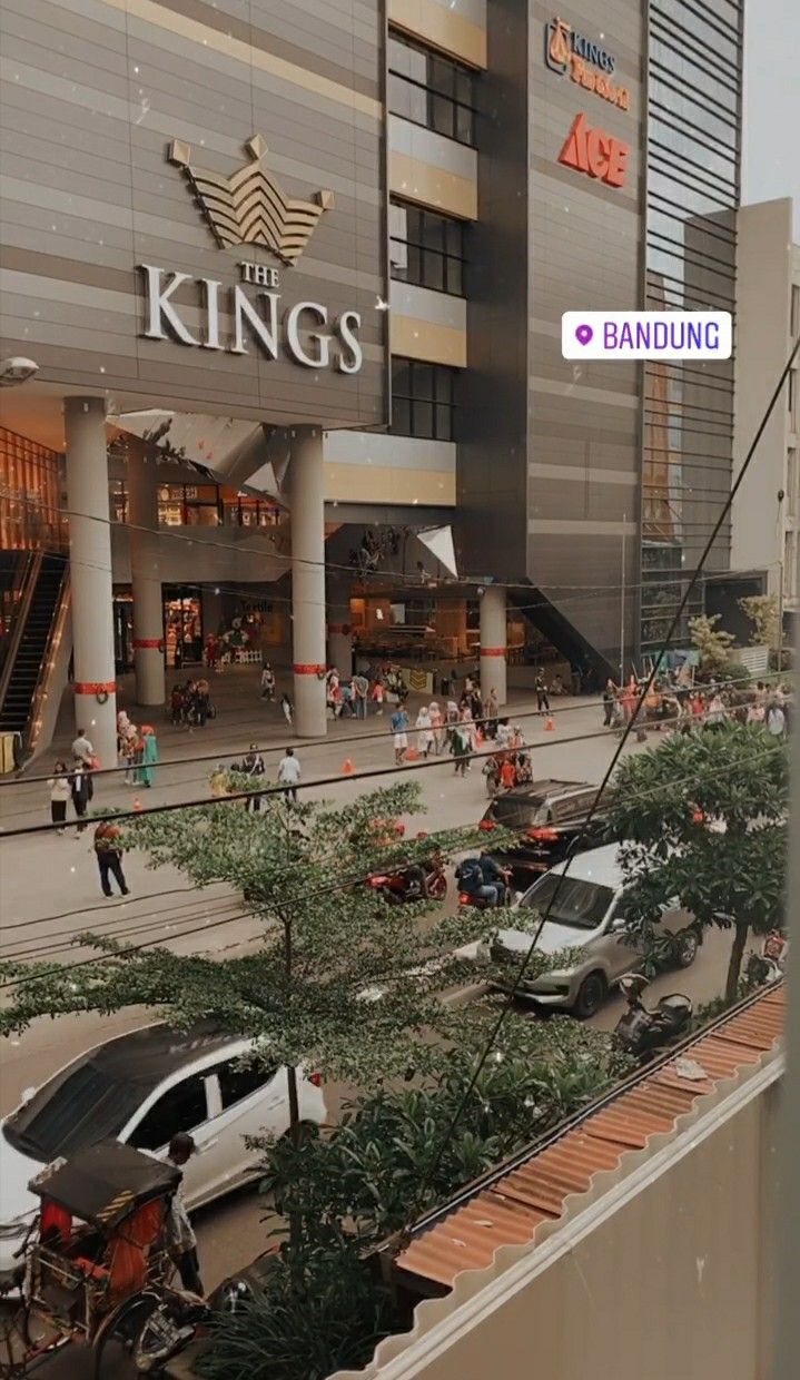 Nekat, Seorang Remaja Tewas Bunuh Diri Setelah Lompat dari Lantai 12 Kings Shopping Center Bandung