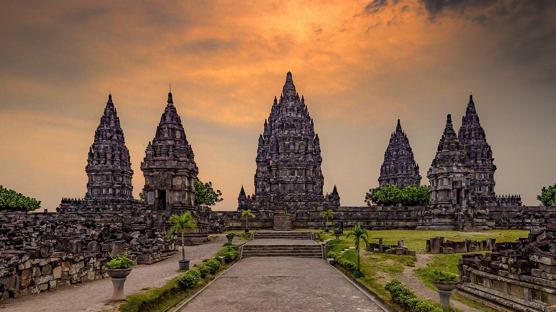 5 Popular Tourist Attractions with Legendary Traces in Indonesia