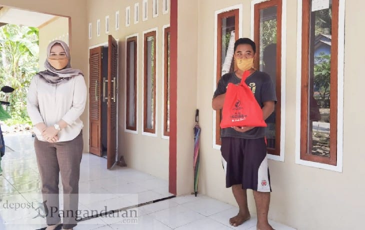 Anggota DPRD Pangandaran Dilibatkan Mendistribusikan Bantuan ke Warga Isoman