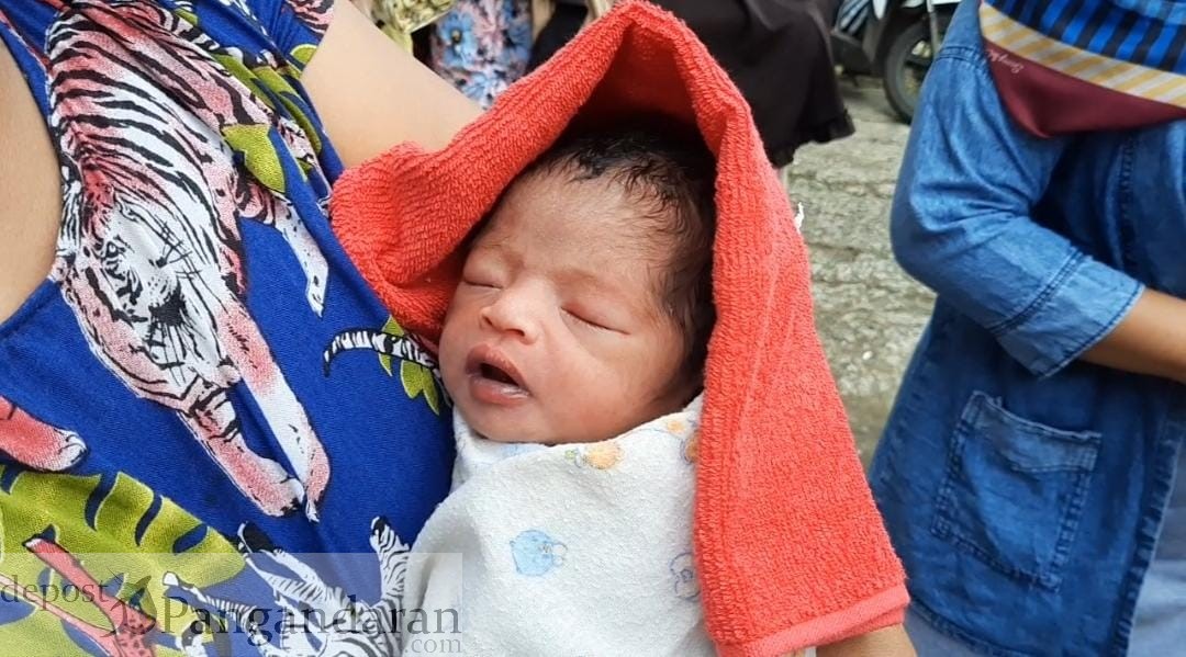 Banyak Warga Masyarakat yang Berlomba Mengadopsi Bayi yang Ditemukan di Masjid Pangandaran