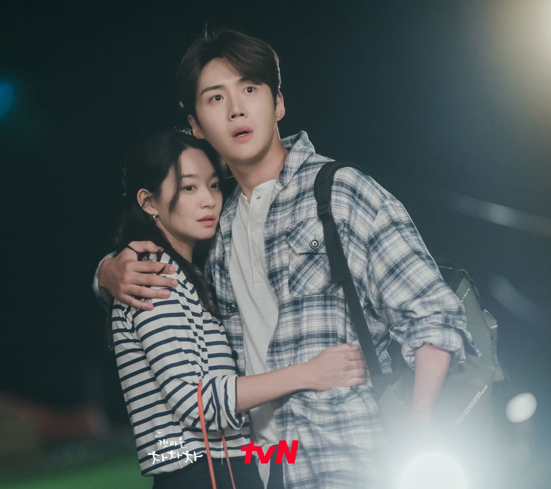 Drama Korea Hometown Cha Cha Cha Episode 9 Sub Indo, Debaran Cinta yang Terasa