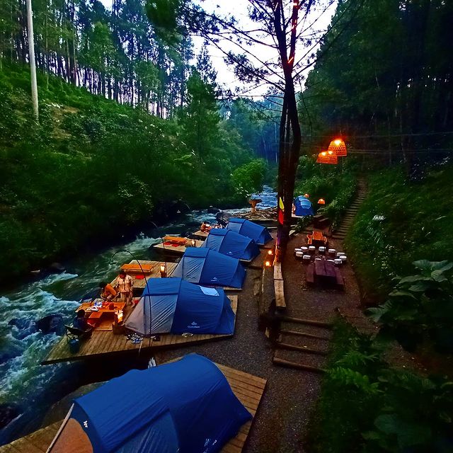 3 Wisata Camping di Bandung dengan Konsep Alam yang Instragamable
