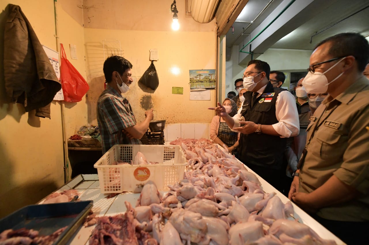 Fenomena Unik : Pembeli Daging Ayam dan Sapi Berkurang   