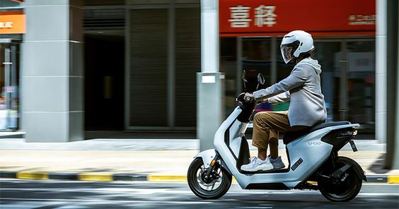 Honda Luncurkan Skuter Listrik, Desain Unik dengan Satu Seat      