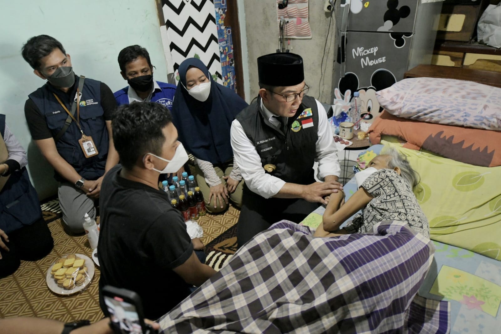 Ridwan Kamil Bantu Pengobatan Warga Depok   