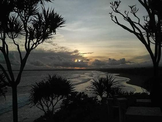 Pantai Batu Hiu, Tanah Lot-nya Jawa Barat! 