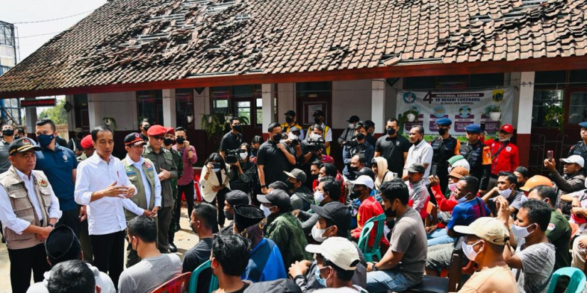 Tinjau Lokasi Terdampak Gempa di Cianjur, Presiden Prioritaskan Evakuasi dan Distribusi Logistik