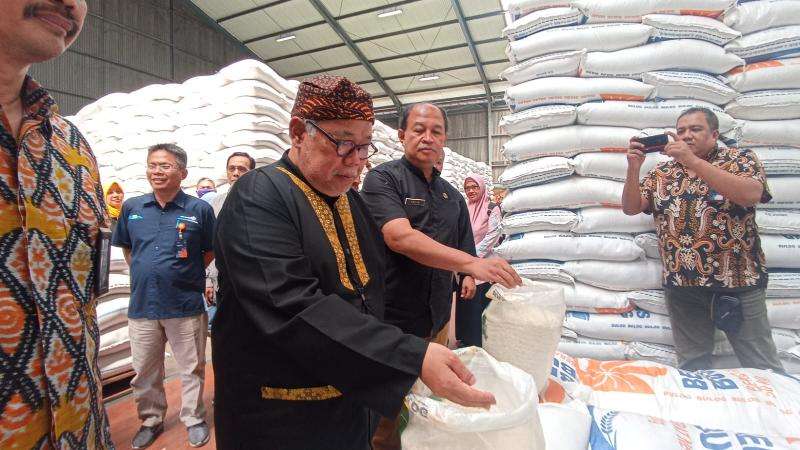 Bantuan Pangan Beras Mulai Disalurkan di Jawa Barat