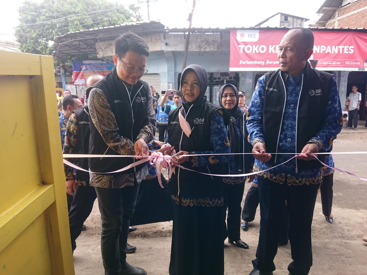 Walikota Ade Resmikan TPS di Area Pasar Banjar