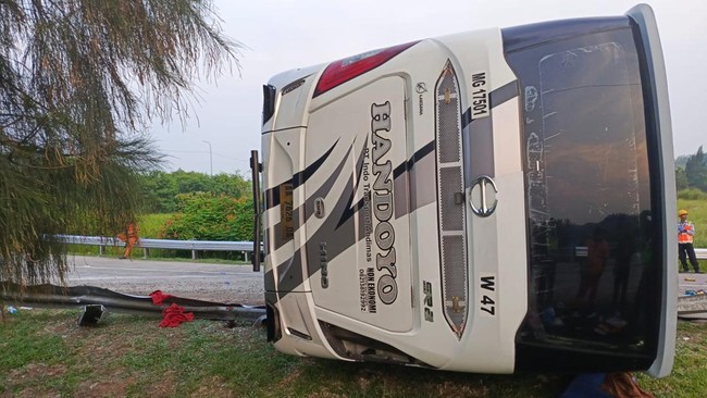Polda dan Dishub Jabar Lakukan Olah TKP Kecelakaan Bus Handoyo yang Akibatkan 12 Meninggal