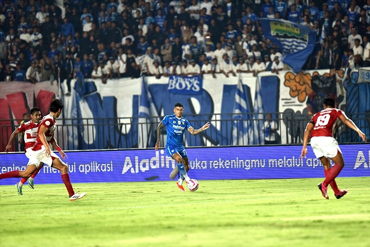 Kalahkan Madura United 3-0, Satu Tangan Persib Sudah Angkat Trofi Juara Liga 1 2023/2024