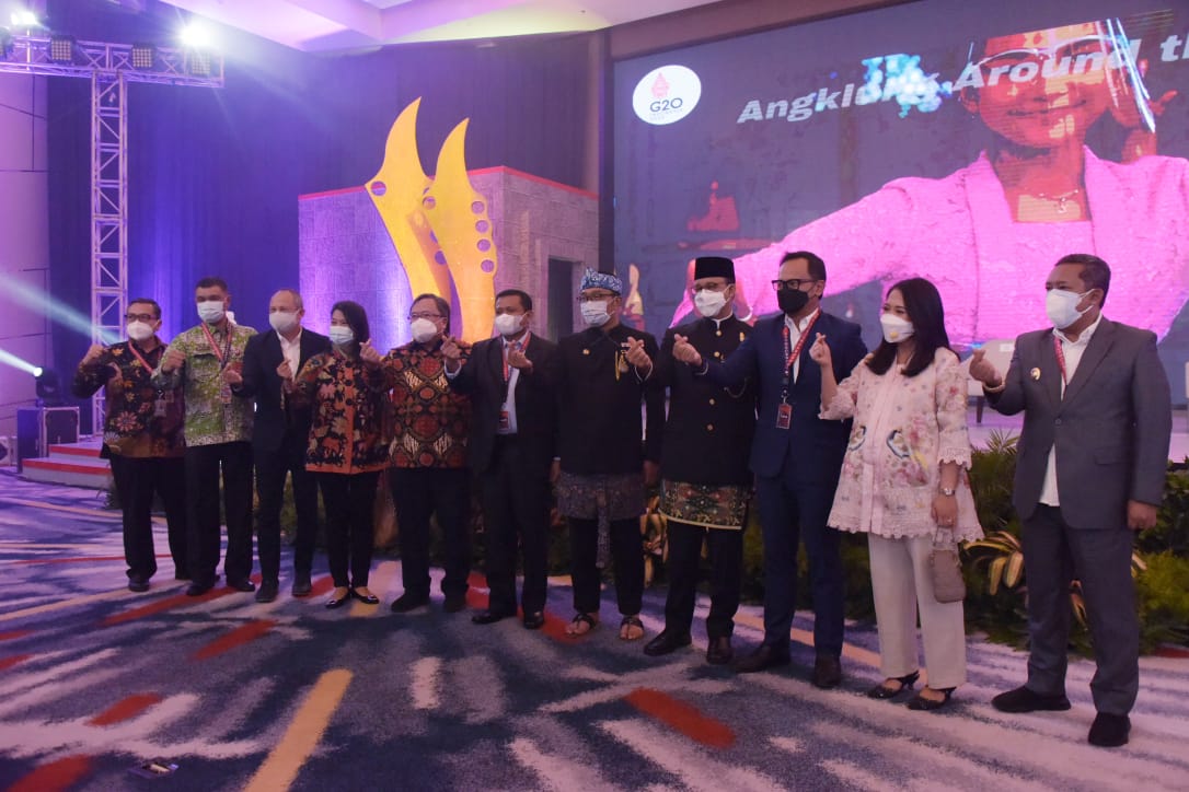 Pemprov Jabar memulai kampanye forum internasional Presidensi G20 dengan menyelenggarakan Forum Urban20 (U20) Special Talkshow Road To G20 in West Java: “Urban 20 Talks: Kota, Desa dan Pemuda di Era Digital”.* (FOTO: Biro Adpim Jabar)